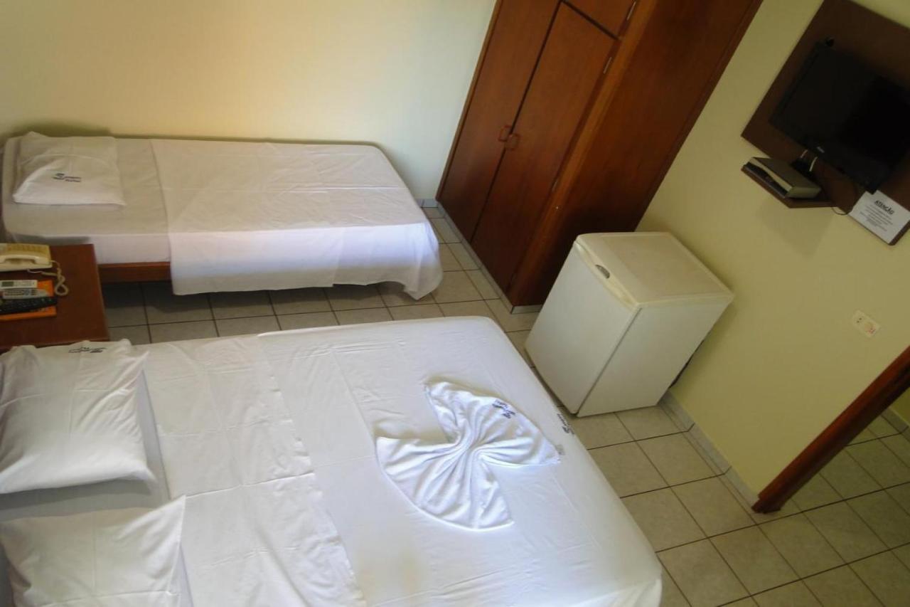 Oyo Hotel Sampaio Itumbiara Extérieur photo